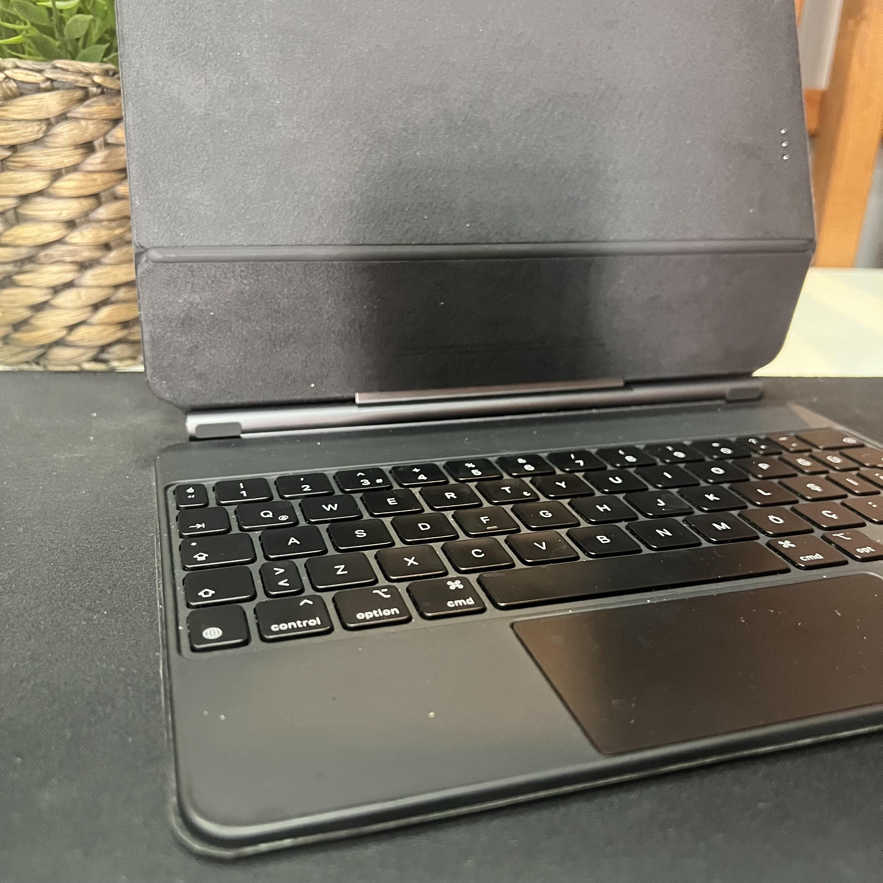 Smart Keyboard Folio iPad Pro 11 inç Türkçe Q Klavye